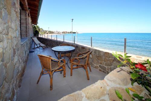 Relais Villa Giovanna - by the sea with garden in Caronia (Sicily)