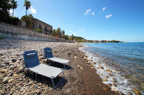 Relais Villa Giovanna - by the sea with garden in Caronia (Sicily)