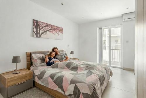 Modern 3-Bedroom Apartment in Sliema Near Promenade and Ferries 1
