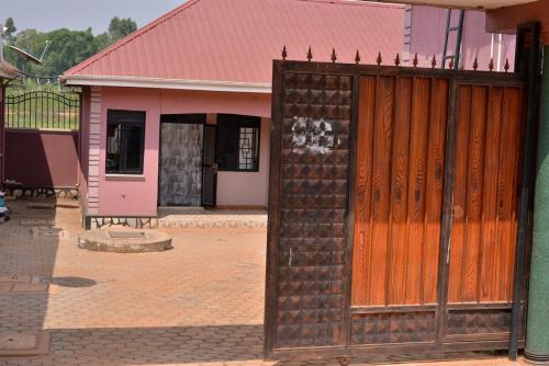 Peryn Suites in Hoima