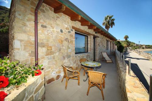 Relais Villa Giovanna - by the sea with garden in Caronia (Sicily)