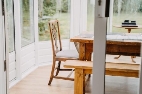 Зручності, Whisperwood in Carrick