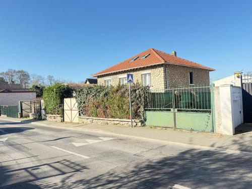 Maison proche Charles de Gaulle et Paris L1 in Sarcelles