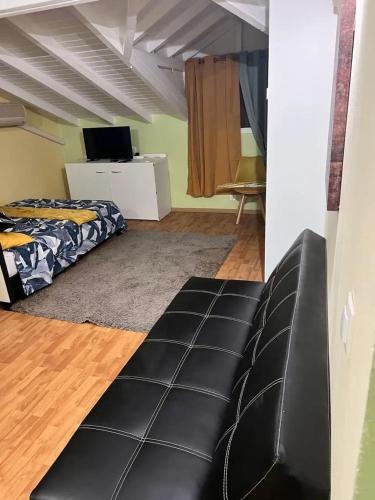 Studio cosy à Sainte-Rose 54 m² avec entrée privée - image 3