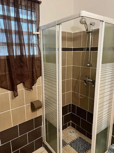 Studio cosy à Sainte-Rose 54 m² avec entrée privée - image 10
