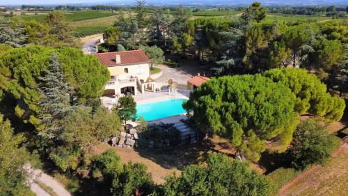 Villa avec piscine, jardin de 8000m2, cuisine extérieur à 20min de Carcassonne gîte à louer Arzens