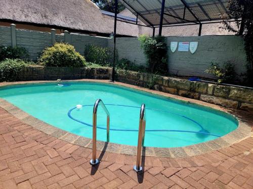 Swimming pool, Sandstone Escape Guesthouse in Ladybrand
