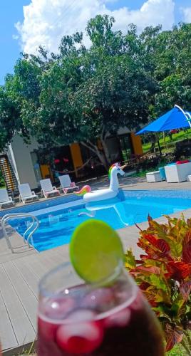 Casa moderna con piscina, jacuzzi , Baño turco y salon de juegos a 2 horas y media de Bogota (Casa moderna con piscina, jacuzzi , Bano turco y salon de juegos a 2 horas y media de Bogota) in San Juan de Rioseco