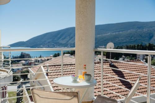 Igalo Blue - Bay View, Steps from Promenade