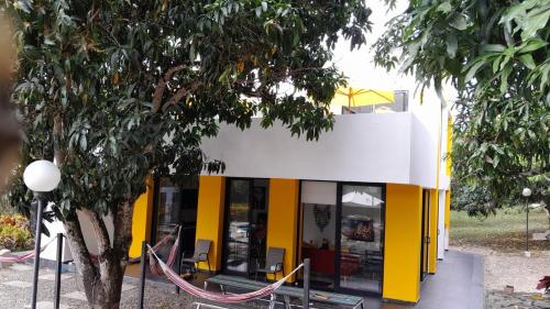 Casa moderna con piscina, jacuzzi , Baño turco y salon de juegos a 2 horas y media de Bogota (Casa moderna con piscina, jacuzzi , Bano turco y salon de juegos a 2 horas y media de Bogota) in San Juan de Rioseco