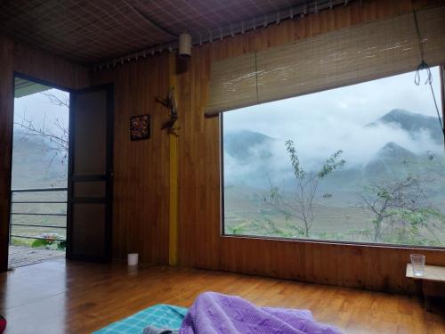 Blue home in Poum Ban