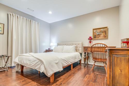 Chic and Central Downtown Duplex 1 Mi to Duke! - image 27