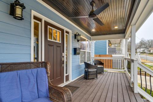 Chic and Central Downtown Duplex 1 Mi to Duke! - image 37