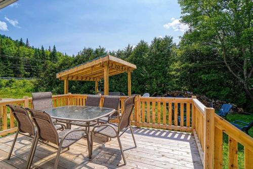 LeSerein, 3 Chambres, spa, bord de rivière. (LeSerein, 3 Chambres, spa, bord de riviere.) in St Zenon (QC)