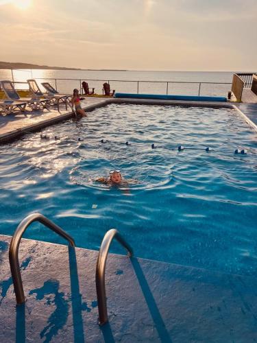 Peldbaseins, Shallow Bay Motel & Cabins Conference Centre in Kouhedas Hārbora (NL)