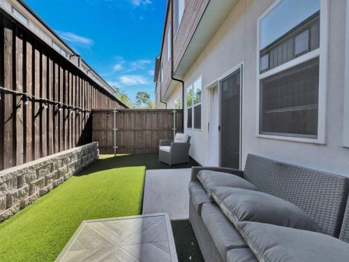 Faciliteiten, Stylish 3BR Dallas Townhouse | Rooftop Terrace in Love Field vliegveld