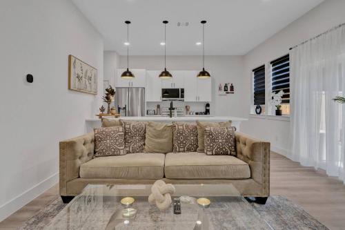 Stylish 3BR Dallas Townhouse | Rooftop Terrace in Love Field vliegveld