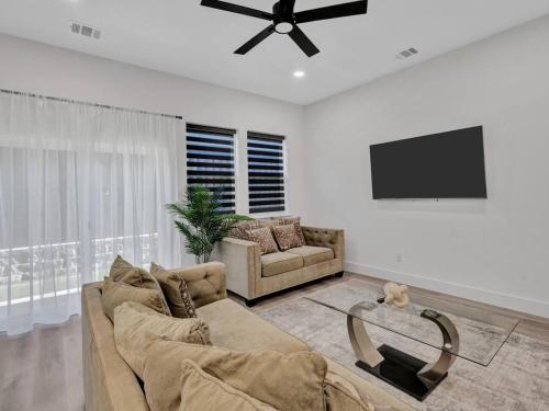 Faciliteiten, Stylish 3BR Dallas Townhouse | Rooftop Terrace in Love Field vliegveld