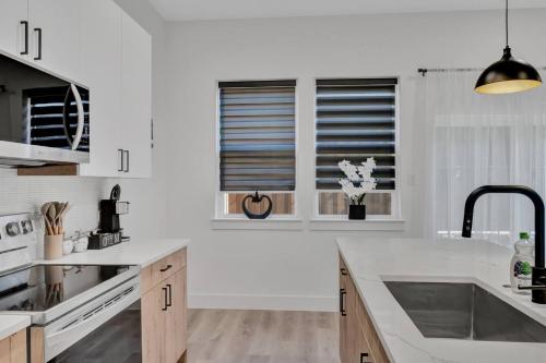 keuken, Stylish 3BR Dallas Townhouse | Rooftop Terrace in Love Field vliegveld