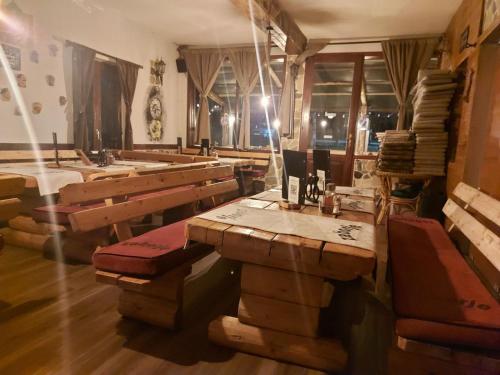 餐廳, Guesthouse ZABORJE in 普盧日內
