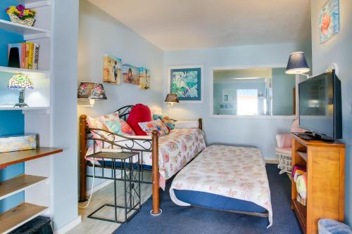 Sun-Soaked Studio with Pool Access Golf and Shop in Lake Worth, USA