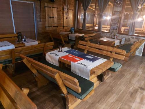 餐廳, Guesthouse ZABORJE in 普盧日內