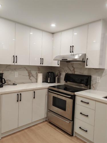 Private suite in Richmond Hill with a shared kitchen in 里士滿希爾