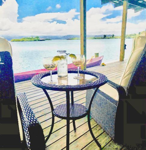 Hacienda Del Mar Confortable Villa Over the Water in Punta Laurel