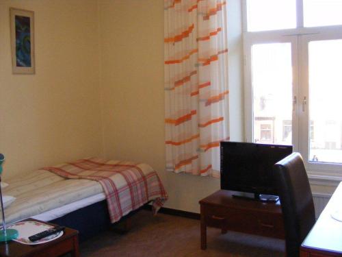 1 twin bed