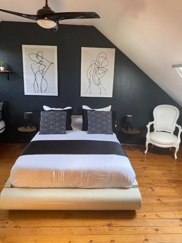1 double bed, 2 twin beds