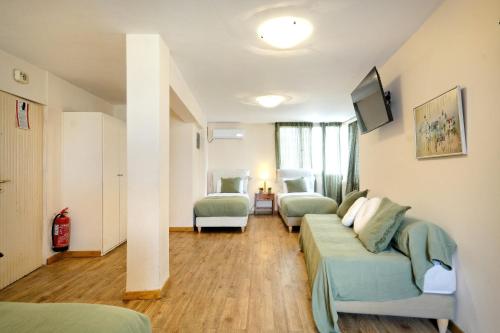 Art Gallery Hotel - image 22