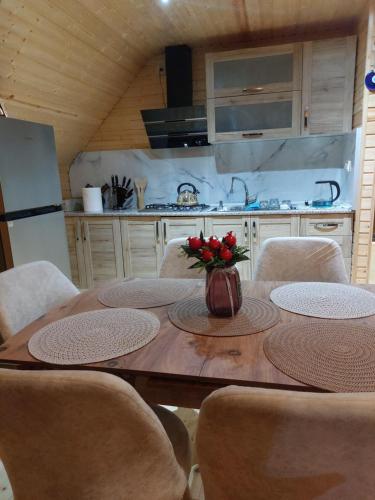 кухня, Kinchkha cottage Fshuqebi - კინჩხის კოტეჯი ფშუქები in Kveda Kinchkha