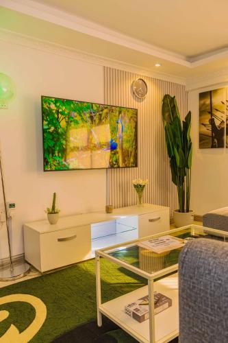 Chic Modern Studio Apartment with Pool in Nanyuki