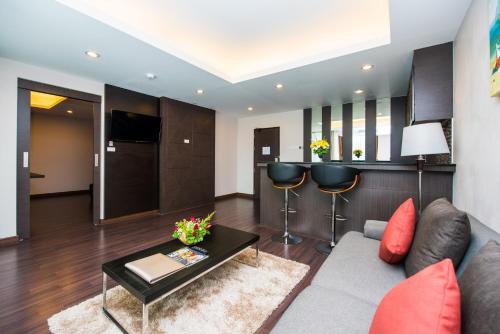 Suite, executive
