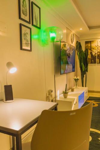 Chic Modern Studio Apartment with Pool in Nanyuki
