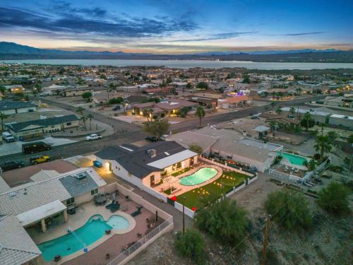 2 Mi to Lake Havasu Group Oasis with Views and Games in 哈瓦蘇湖城