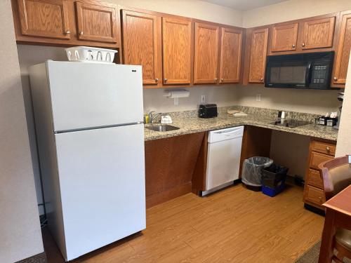 Smart Suites, an Ascend Collection Hotel in So Burlington