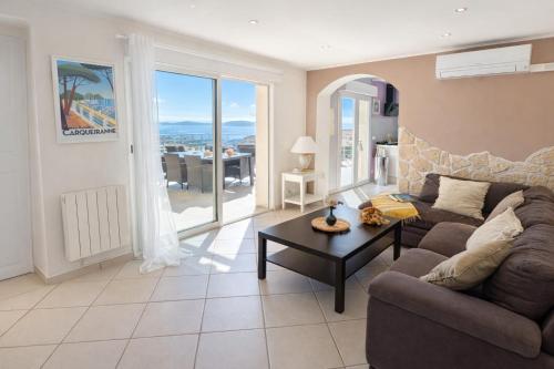 Villa Benoite - 4 Chambres, vue mer panoramique - Location, gîte - Carqueiranne