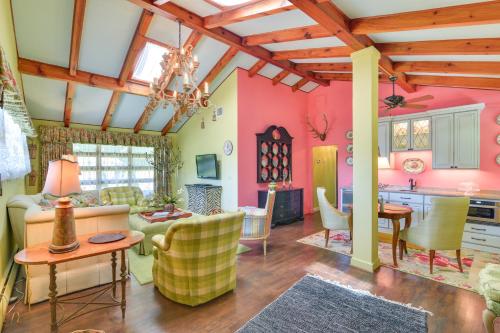 . La Petite Chalet with Views in Blue Ridge Mtns!