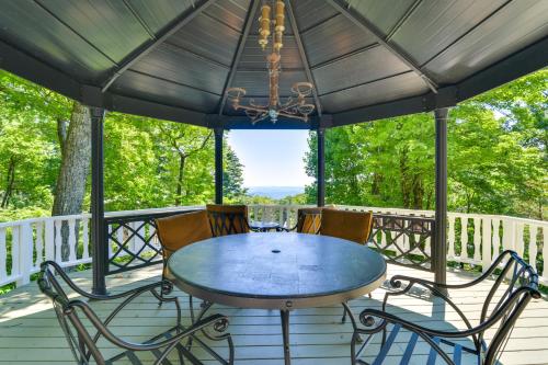 La Petite Chalet with Views in Blue Ridge Mtns! in 馬里昂