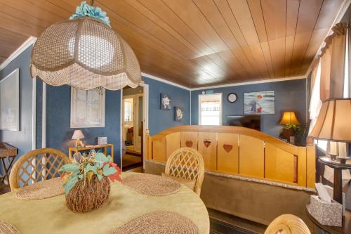 Cozy Lake Worth Oasis Less Than 3 Mi to Golf and Swim! in Lake Worth, USA