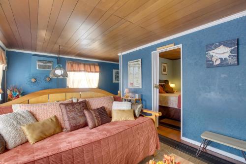 Cozy Lake Worth Oasis Less Than 3 Mi to Golf and Swim! in Lake Worth, USA