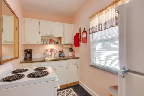 Cozy Lake Worth Oasis Less Than 3 Mi to Golf and Swim! in Lake Worth, USA