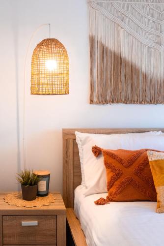 Oceanview Beach Shack with Pool & Walk to Dining in Fleurieu Félsziget