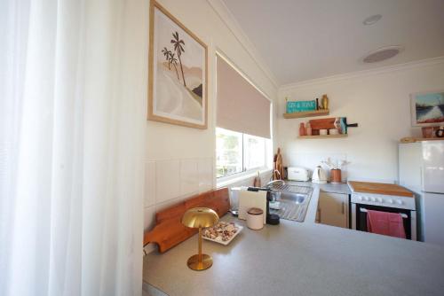 Oceanview Beach Shack with Pool & Walk to Dining in Fleurieu Félsziget