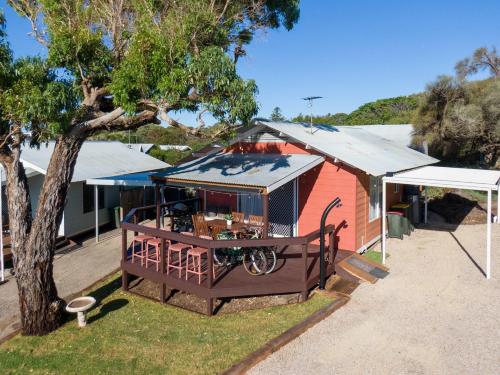 Oceanview Beach Shack with Pool & Walk to Dining in Fleurieu Félsziget