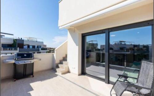 Stunning Penthouse Apartment - sea views, spa, gym in Torrevieja