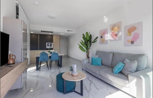 Stunning Penthouse Apartment - sea views, spa, gym in Torrevieja