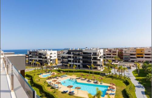 Stunning Penthouse Apartment - sea views, spa, gym in Torrevieja