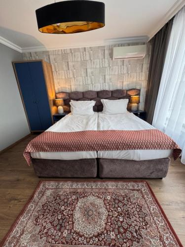 Avenue Hotel - Free Parking - image 27